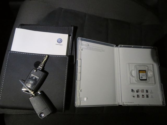 Volkswagen Golf VII Lim. Highline DSG/ TSI 1,5 R-Line+NAVI